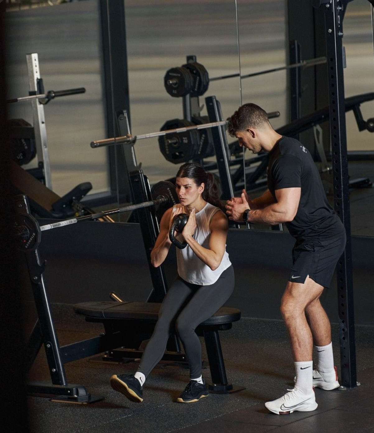 Emre Canova trainiert einen Klienten bei apr training